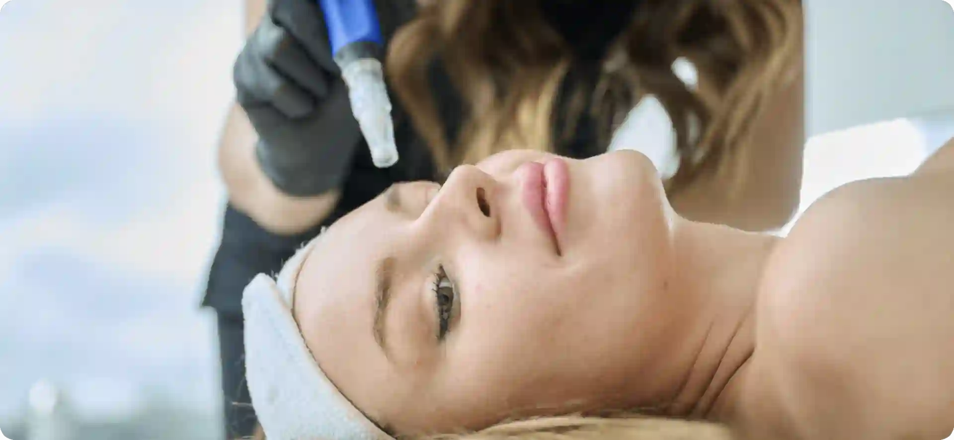 How Do Microneedles Trigger New Collagen and Elastin in Loose Skin Lincoln?